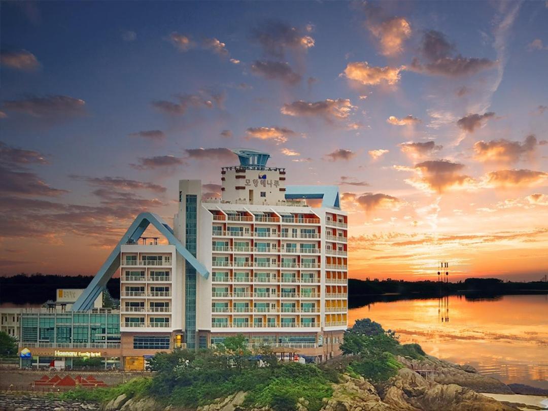 Mohang Haenaru Family Hotel บูอัน ภายนอก รูปภาพ