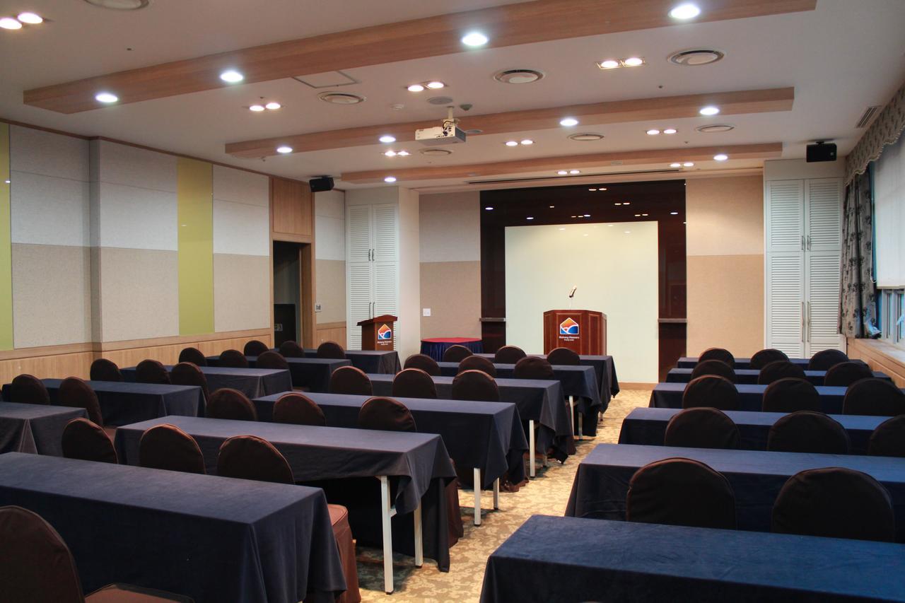 Mohang Haenaru Family Hotel บูอัน ภายนอก รูปภาพ