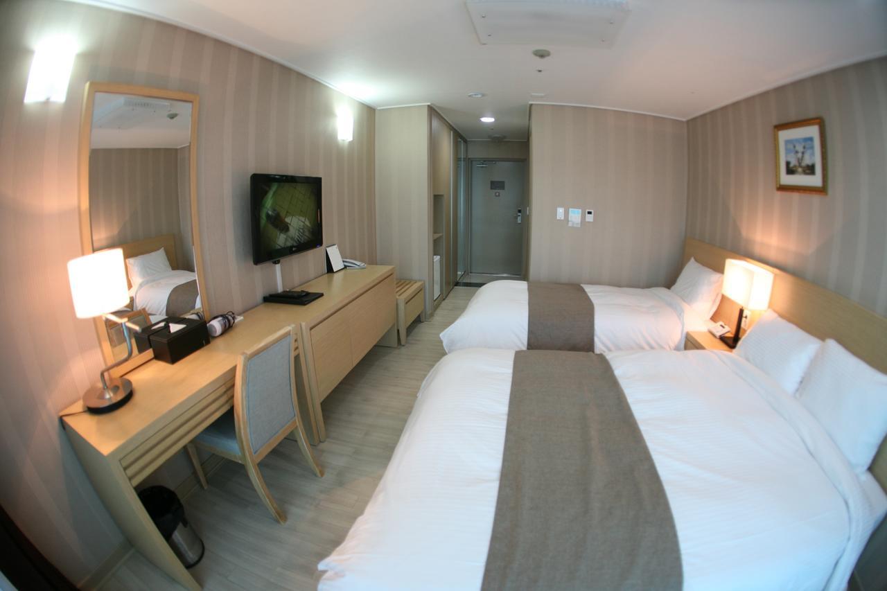 Mohang Haenaru Family Hotel บูอัน ภายนอก รูปภาพ