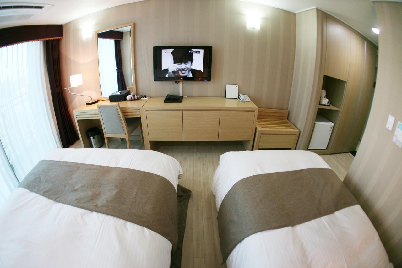Mohang Haenaru Family Hotel บูอัน ภายนอก รูปภาพ